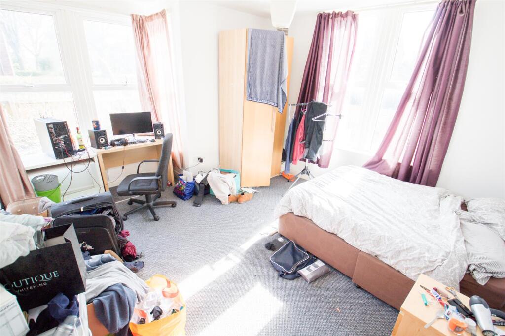 House in Leeds, Beckett Park, Headingley - More
