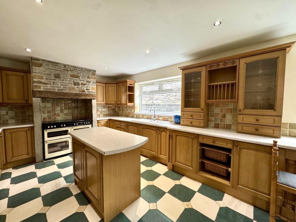 House in Merthyr Tydfil, Cefn-coed-y-cymmer, Cefn Coed - View 4