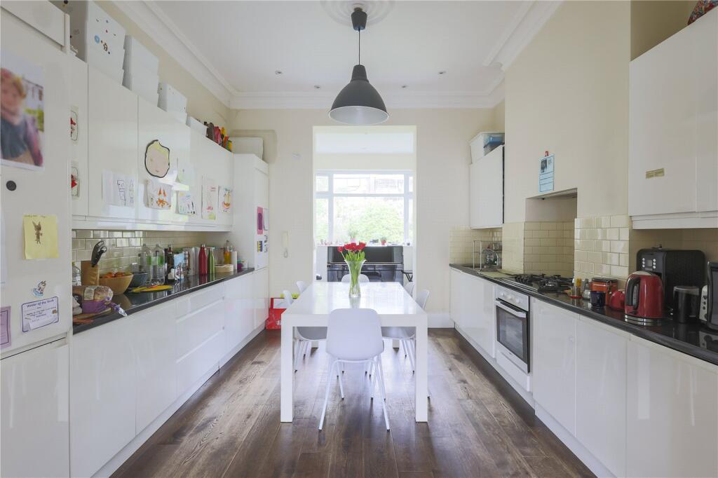 Apartment in London - View 3