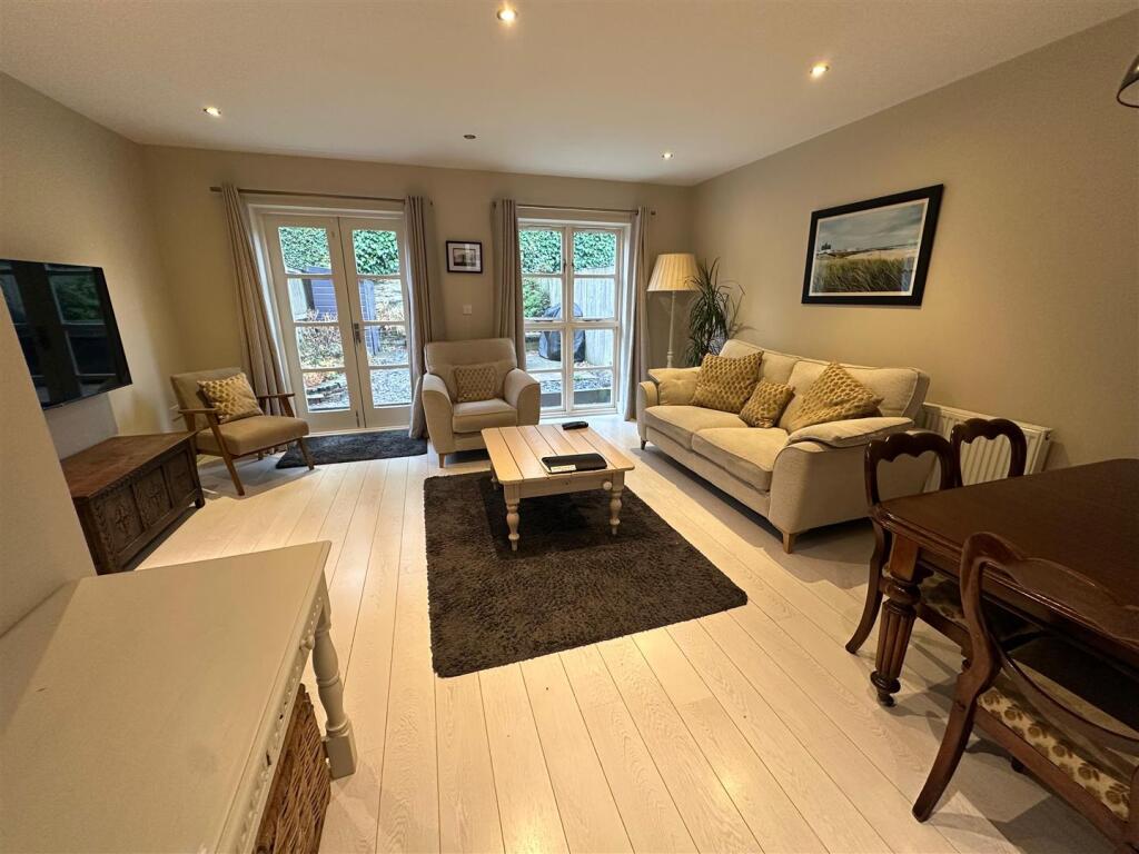 House in Huddersfield - View 4
