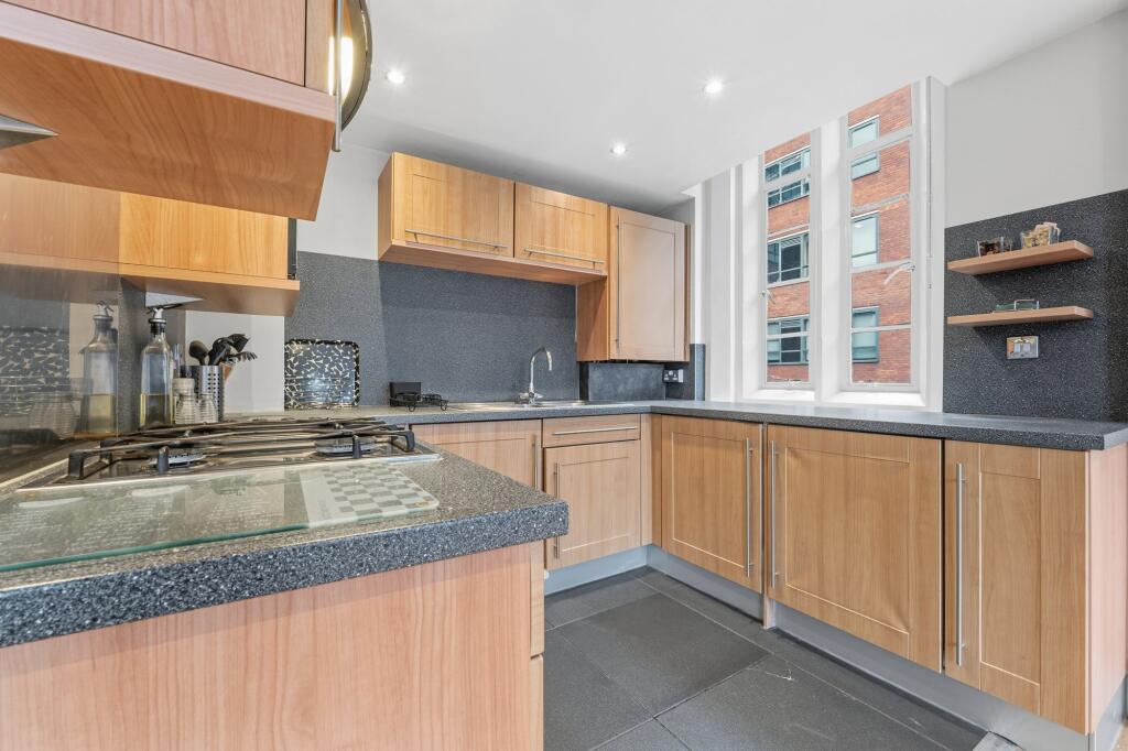 Apartment in Nottingham, Nottinghamshire - View 3