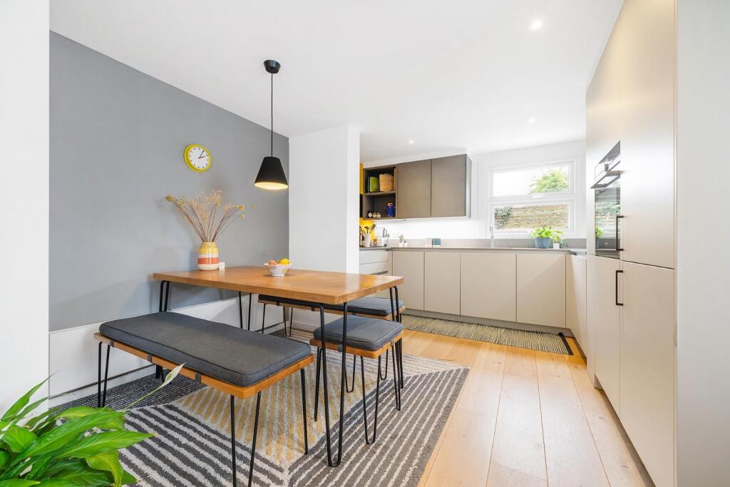 Apartment in London - View 5