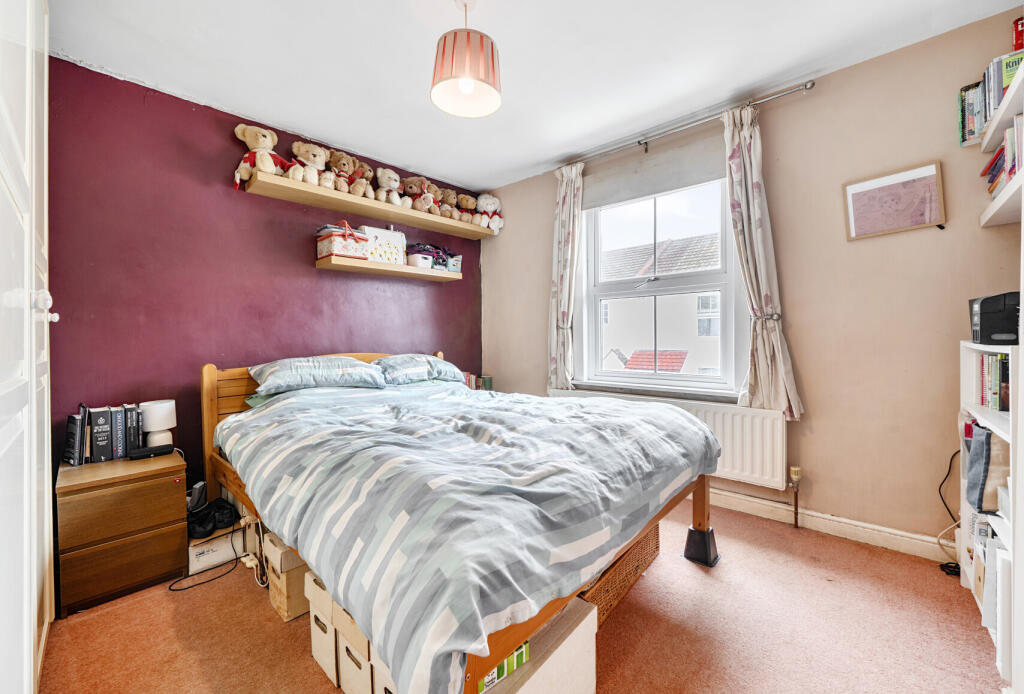 House in Sutton - View 3