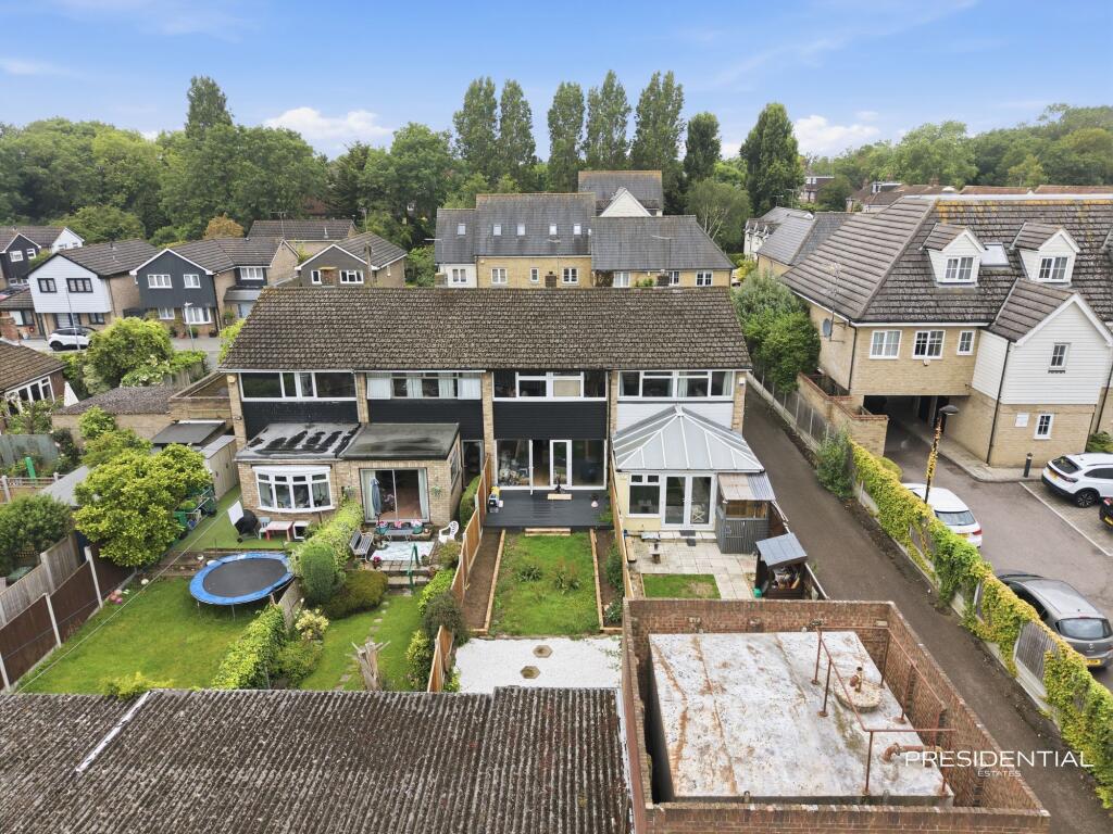 Sunnymede, Chigwell, IG7 photo 3