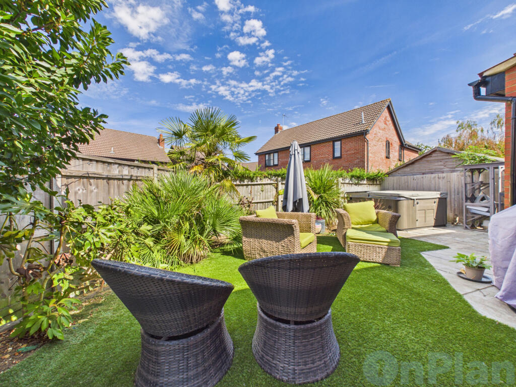 Walbank Grove, Shenley Brook End, Milton Keynes, Buckinghamshire photo 4