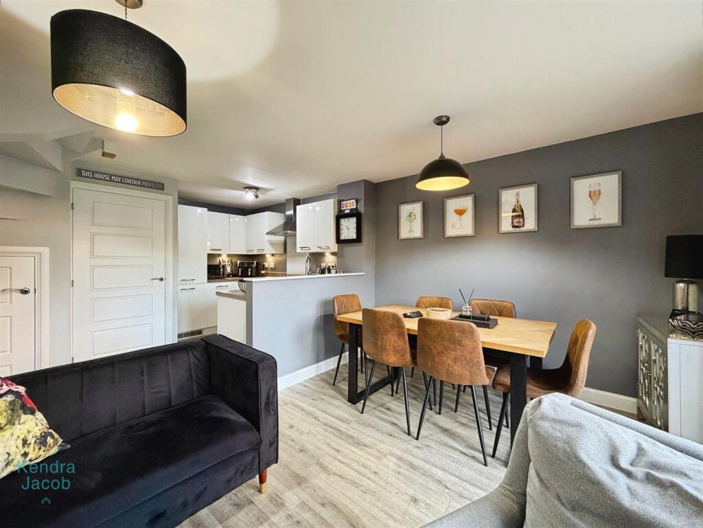 Harlequin Drive, Worksop photo 3