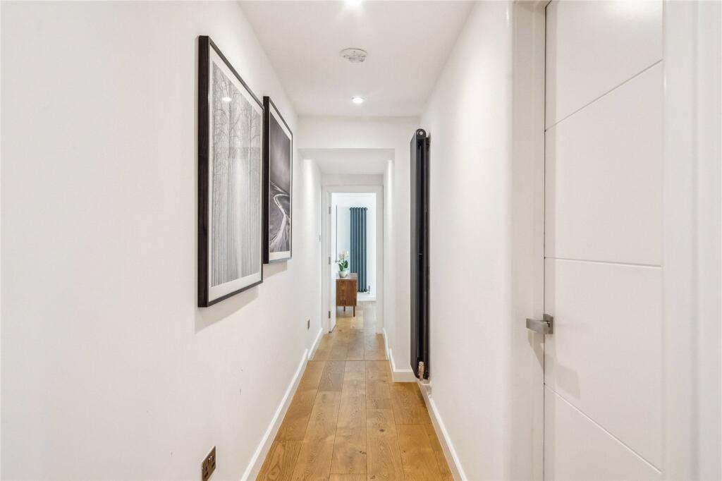 Apartment in London, Paddington - More