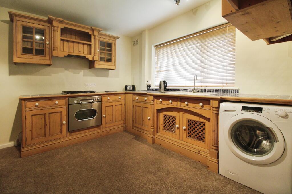 Reid Park Avenue, Wakefield, WF4 photo 2