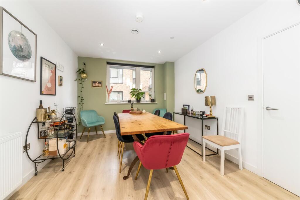 Apartment in London - View 5