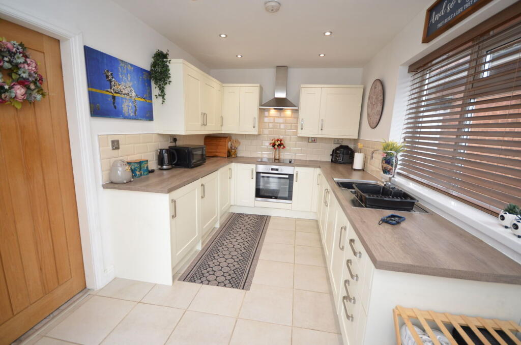 Beaulieu Avenue, Kingswinford, Kingswinford, West Midlands,  DY6 8QA photo 2