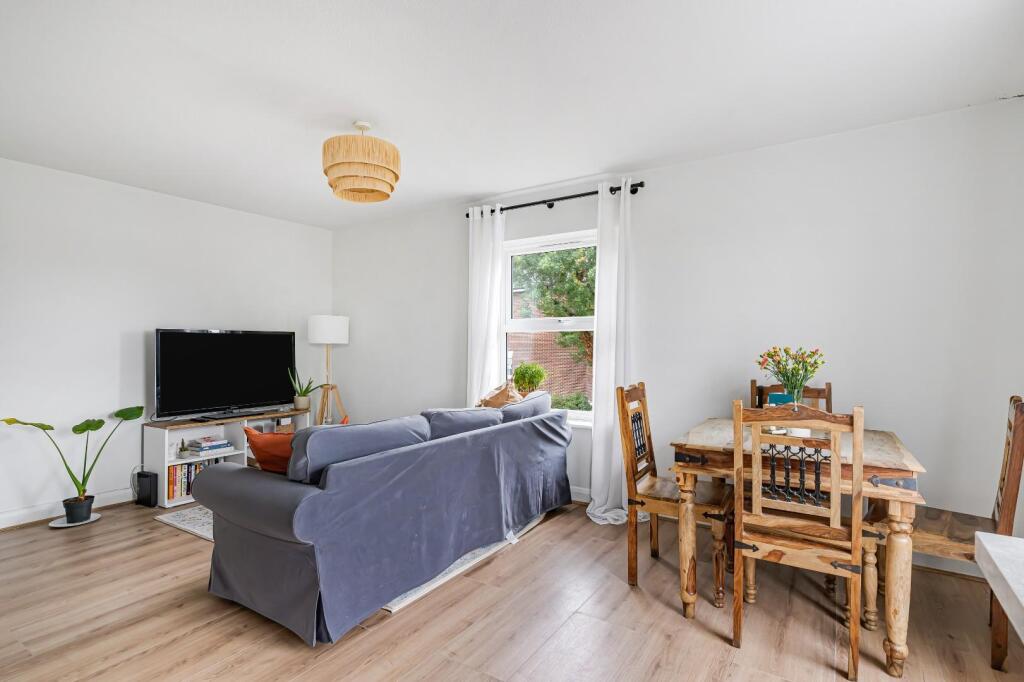 Apartment in London - View 5