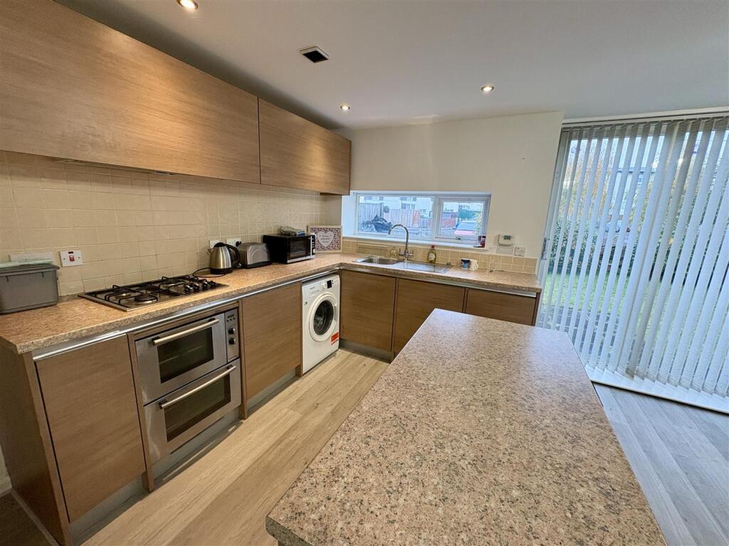 Lloyd Wright Avenue, Beswick, Manchester – pohled 4
