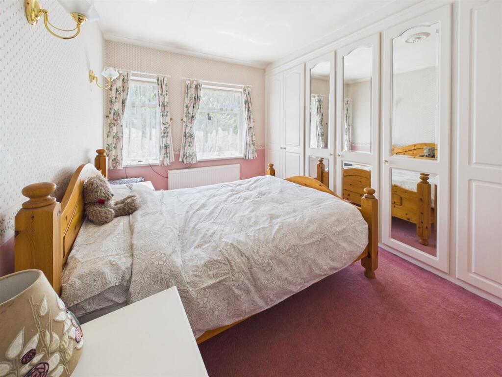 House in Coulsdon, Purley - View 4