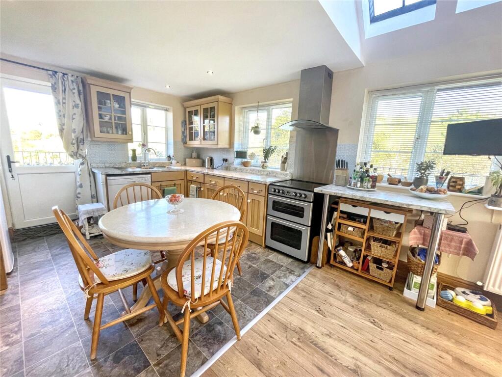 Cleeve Terrace, Bratton - View 6