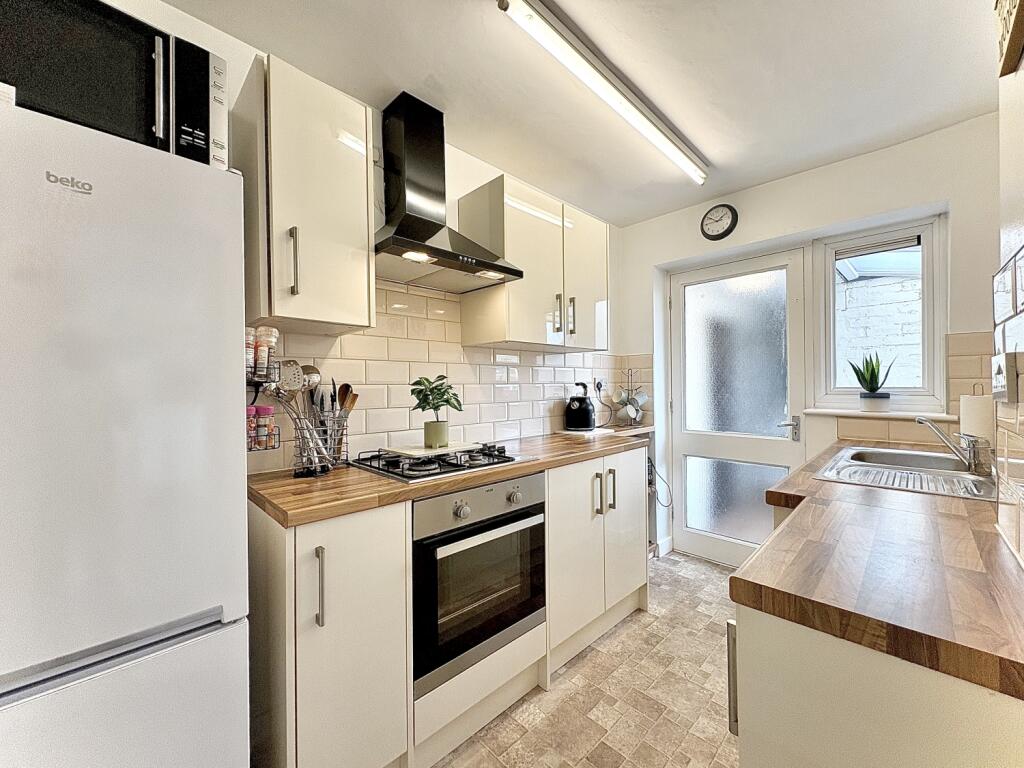 House in Wolverhampton, West Midlands - More