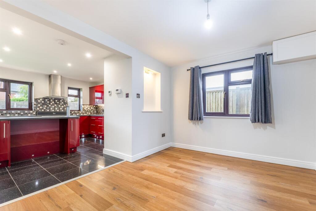 House in Worcester - View 4