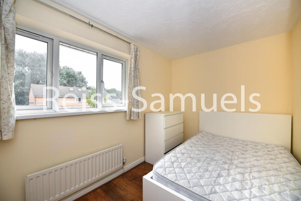 5 bedroom terraced house for rent