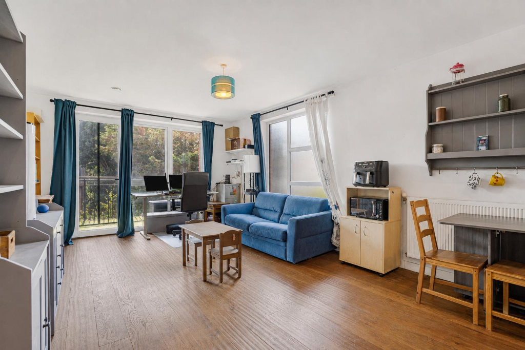 Apartment in Sutton - View 4
