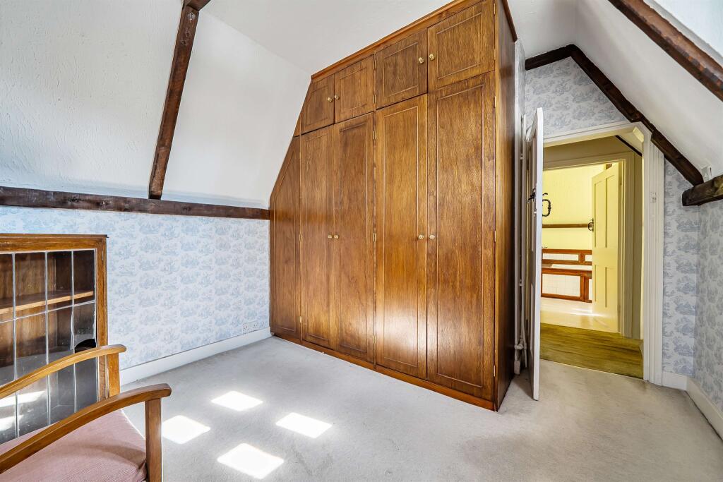 House in Borehamwood, Elstree and Borehamwood - More