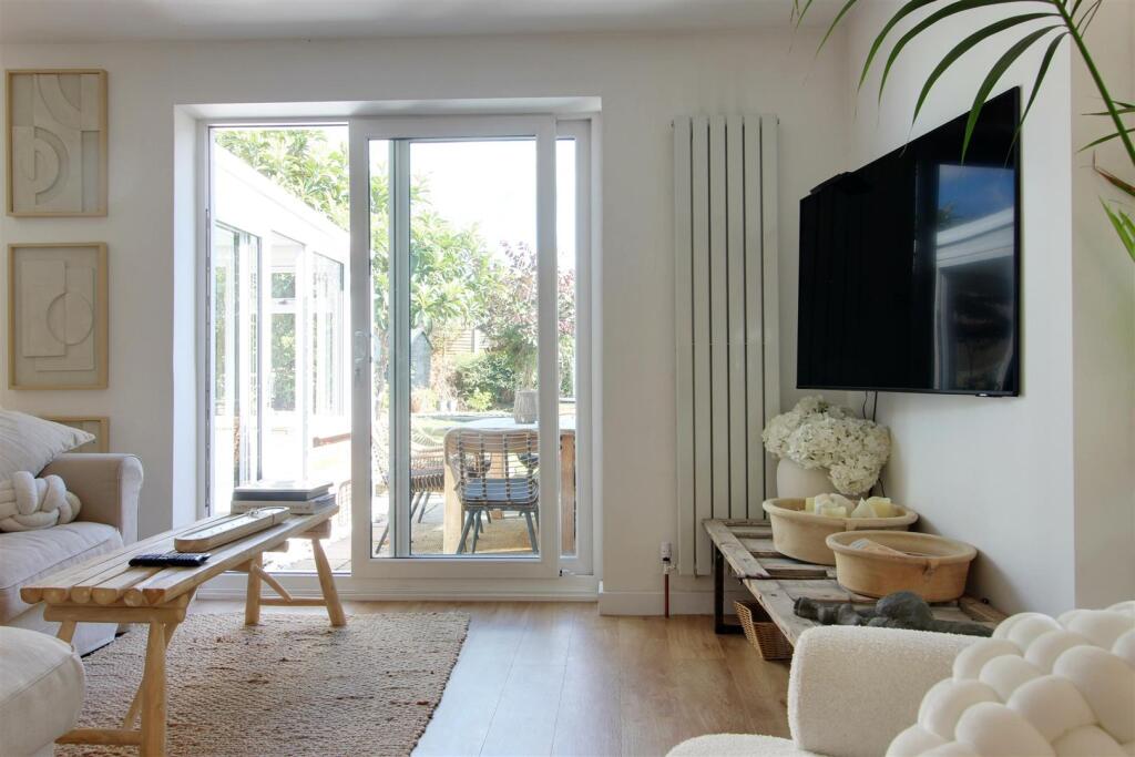 House in Tring, New Mill - More