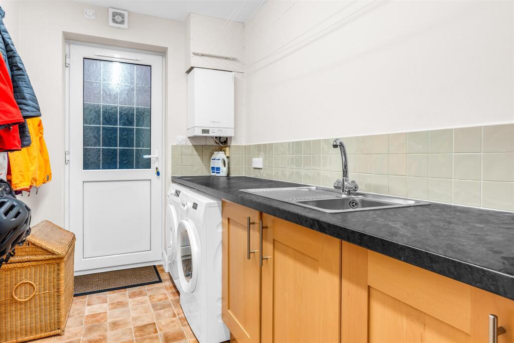 Additional image 11 of Canonsfield Road, Welwyn