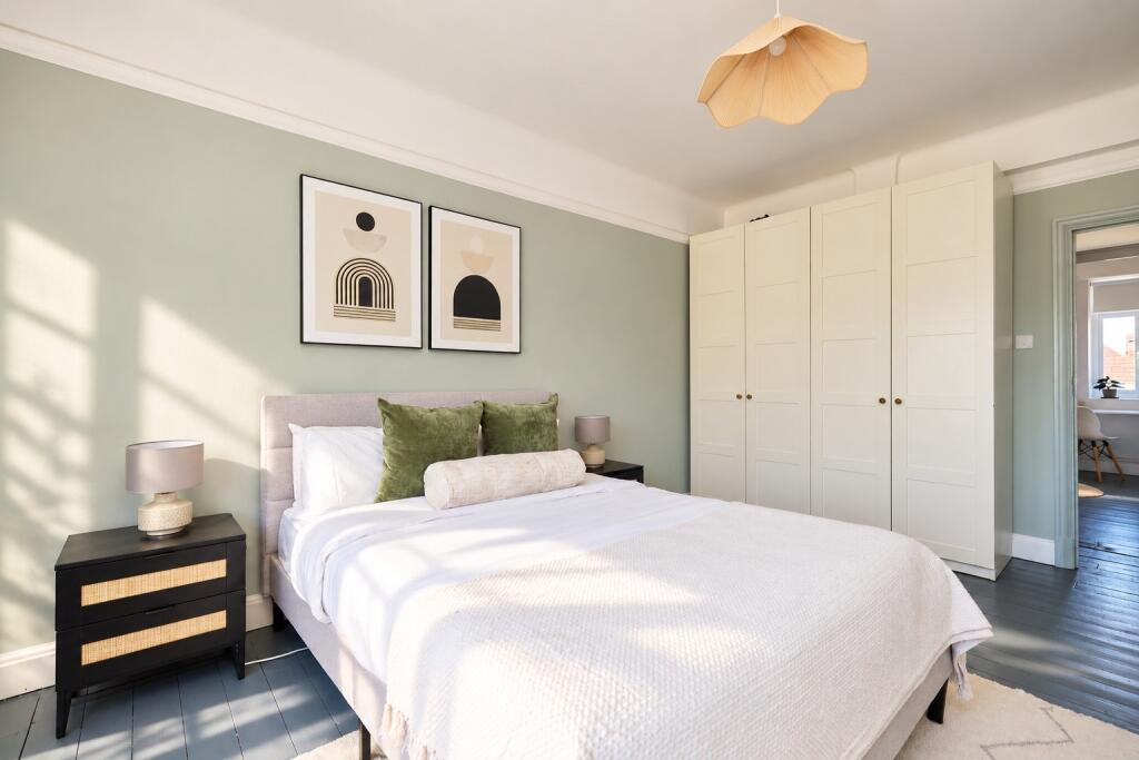 Apartment in London - More