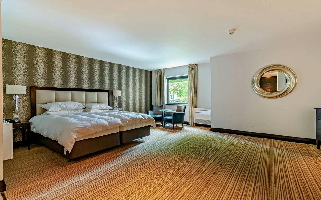 Rooom.jpg
