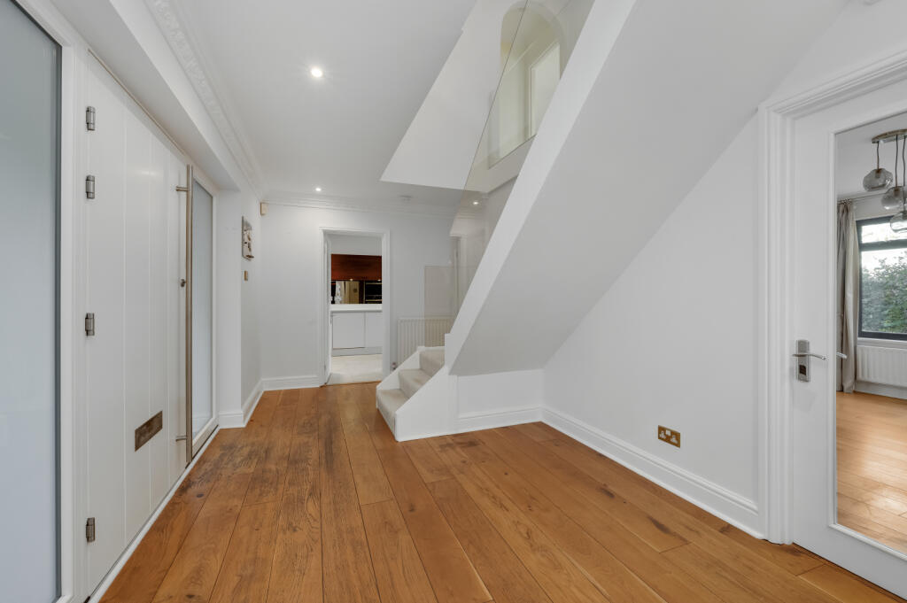 House in Guildford - View 3