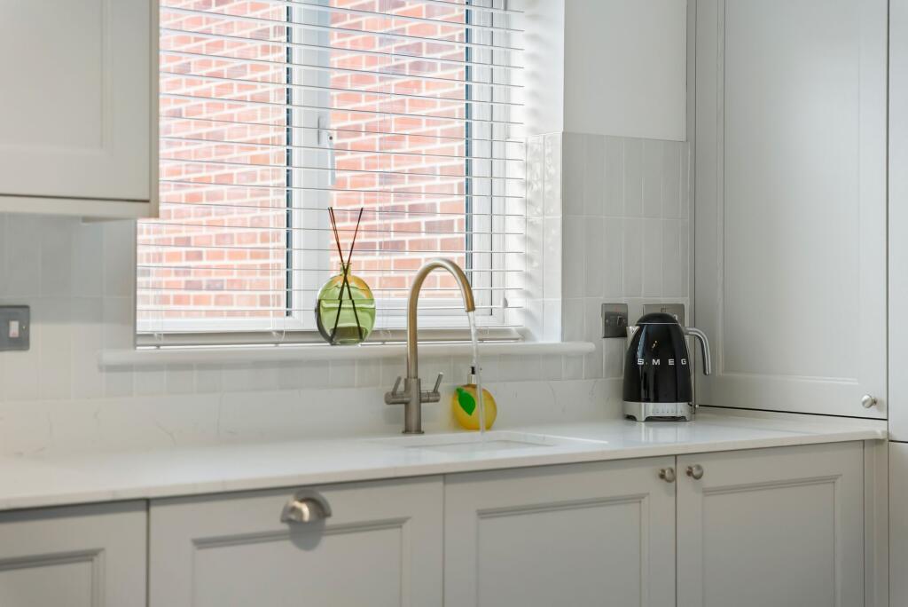 House in Widnes, Lunts Heath - View 4