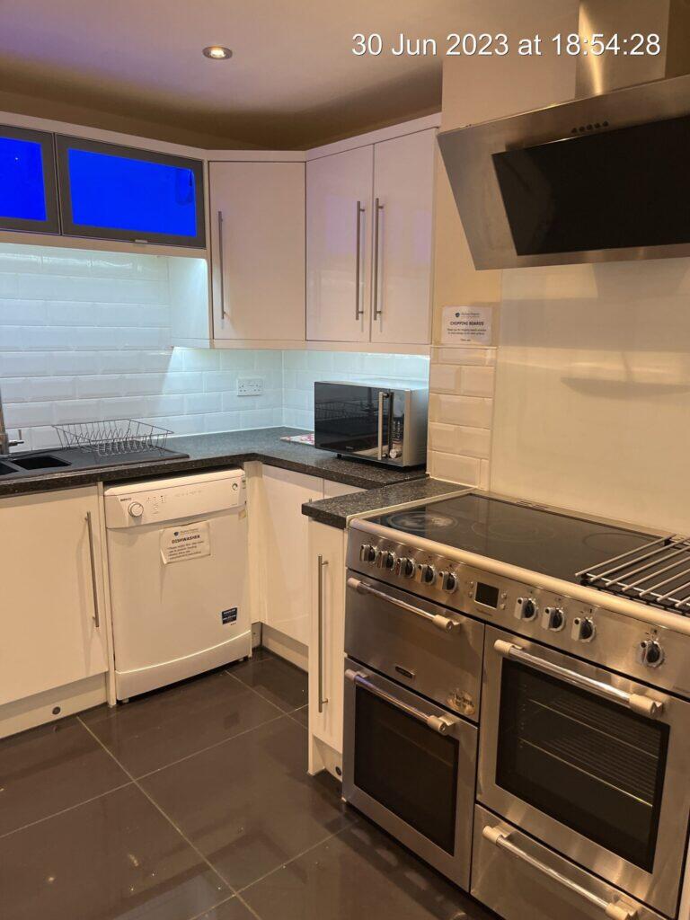 6 bedroom terraced house for rent