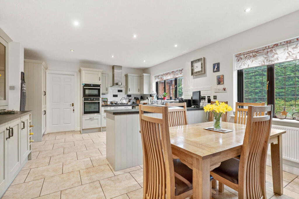 4 Woodbury Park, Holt Heath, Worcester. WR6 6NT photo 4