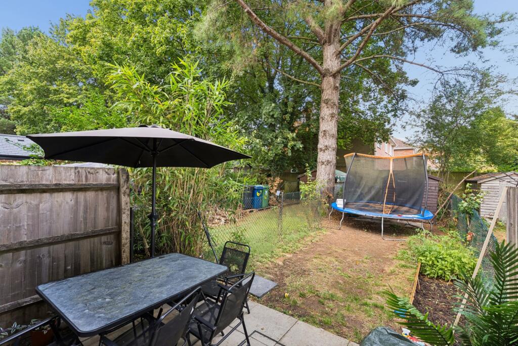 House in High Wycombe, Daws Hill - View 4