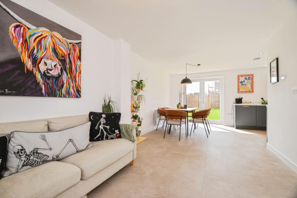 House in Egglescliffe, Pearwood Gardens, Kingsmead - View 4