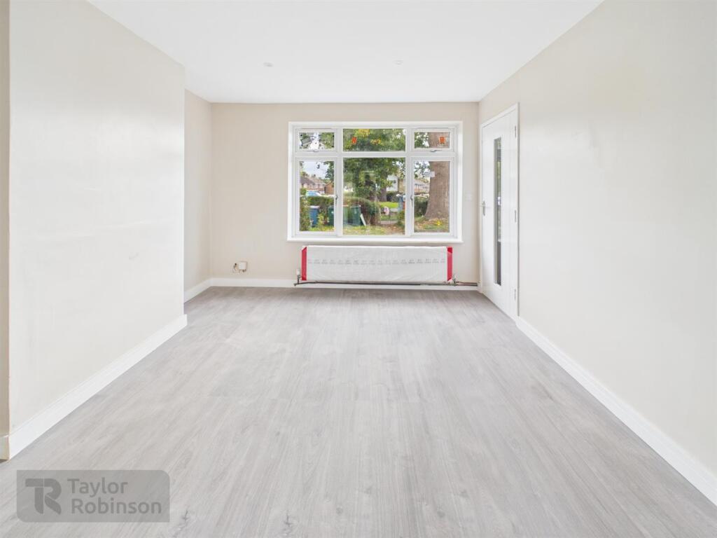 House in Crawley, Langley Green - View 2
