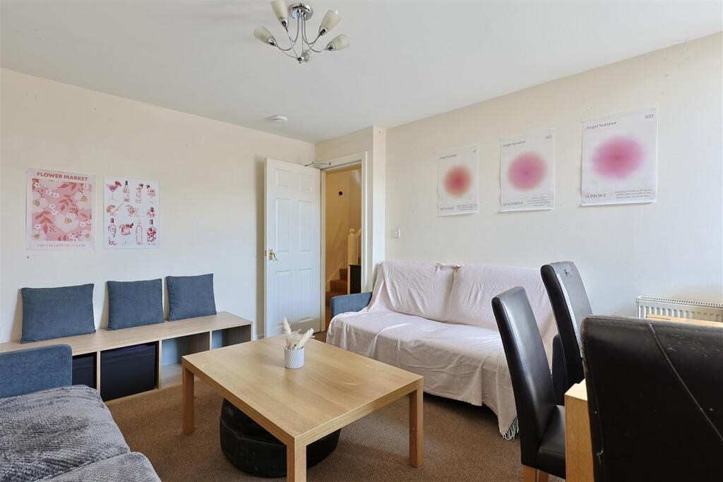 Apartment in Newcastle upon Tyne - View 5