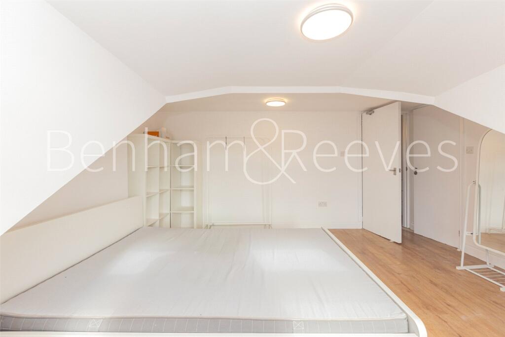 Apartment in London - View 4
