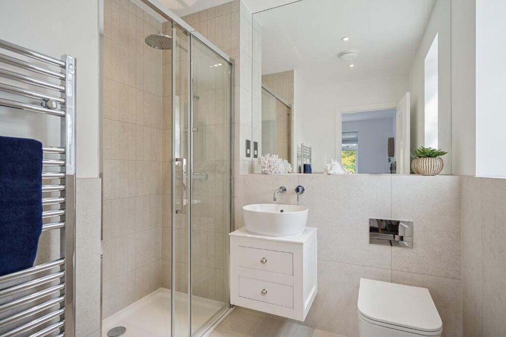House in Sonning, Wokingham - More