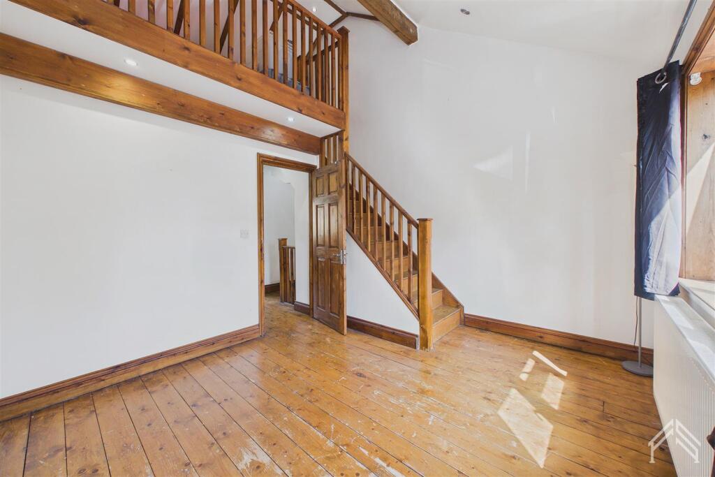 House in London, Leyton - More