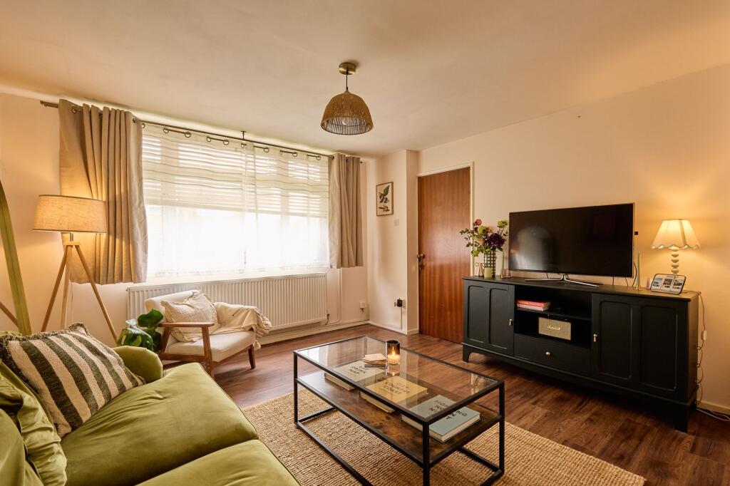 Main image of property: Mirfield Road, Witney, OX28