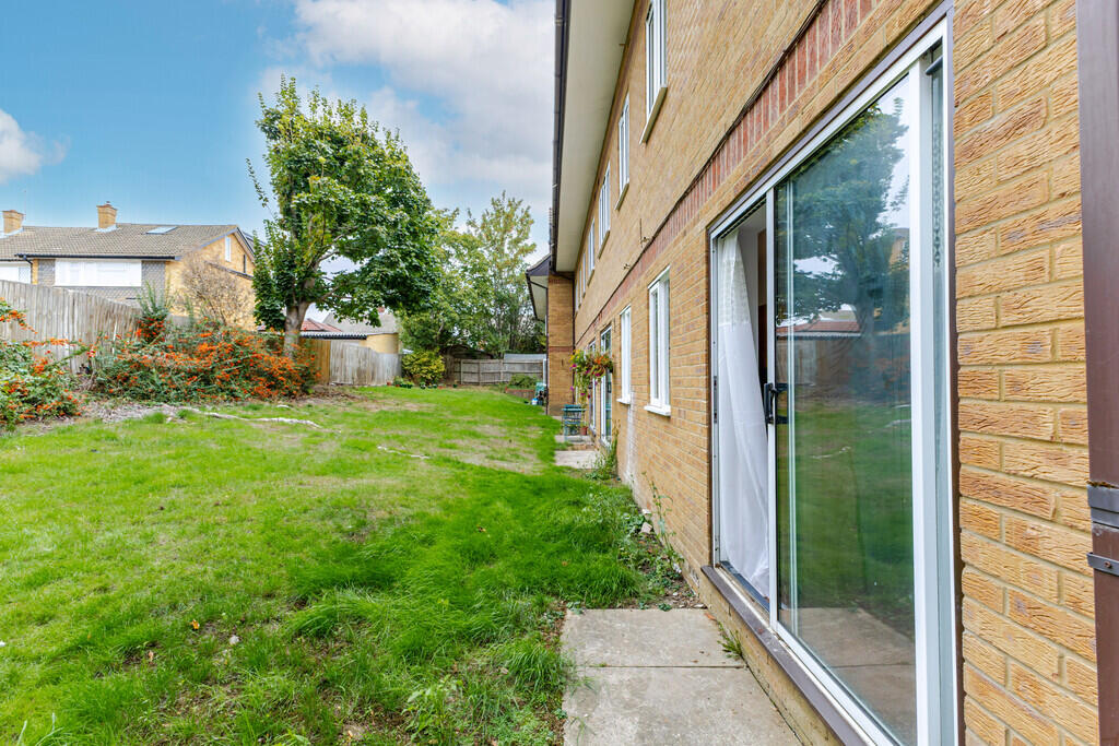 Apartment in Watford - More