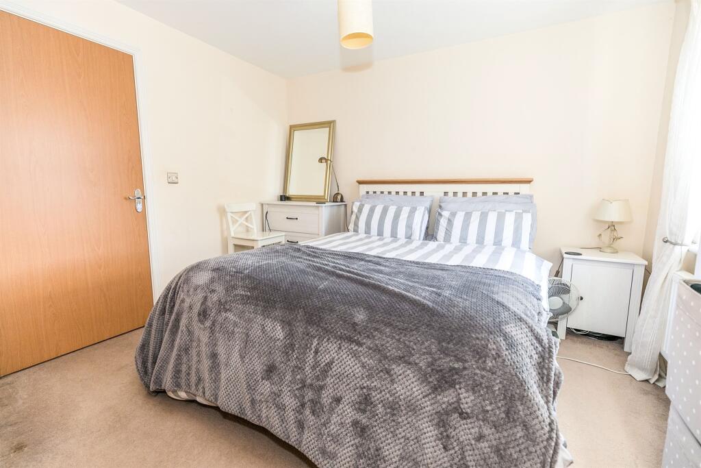 Apartment in Worcester - More