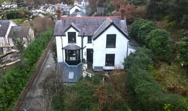 4-bed detached on Llwyn Celyn, Conwy Old Road, Dwygyfylchi, Penmaenmawr, Gwynedd, LL34 6SP, £210,000