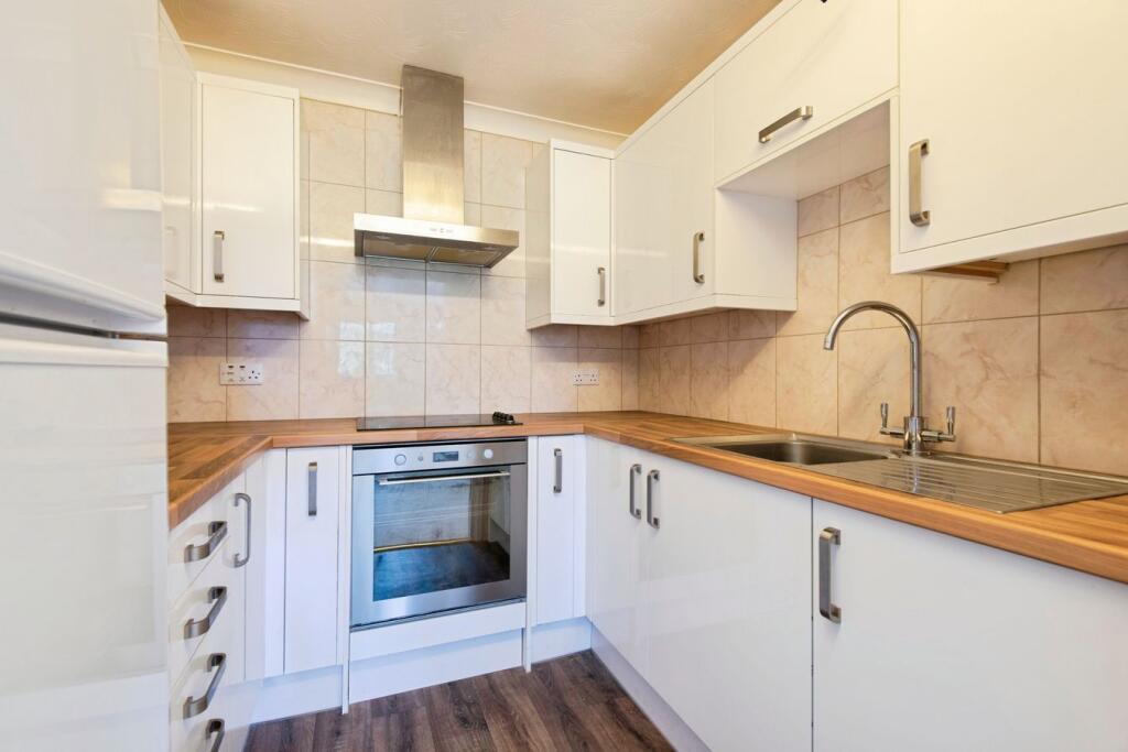Apartment in North Hertfordshire, West Hitchin - View 5