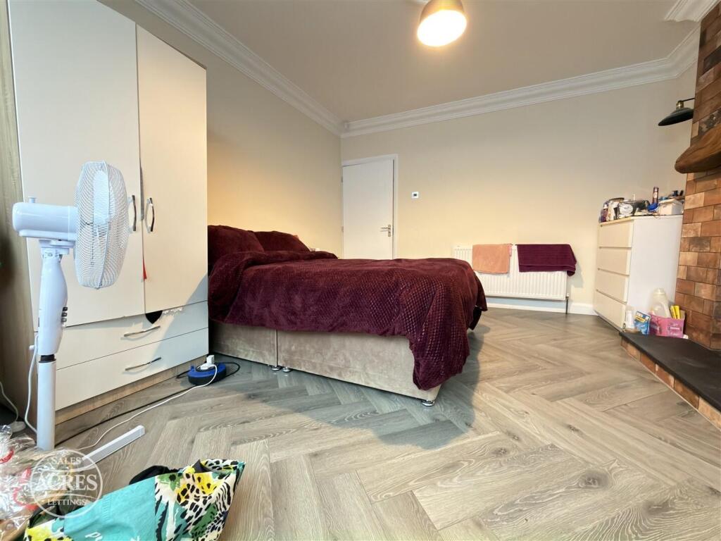 House in Birmingham, West Midlands - View 4