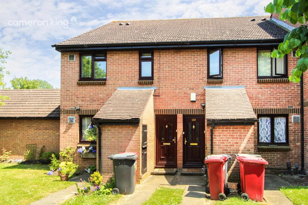 1-bed flat on Vicarage Way, Colnbrook, £210,000