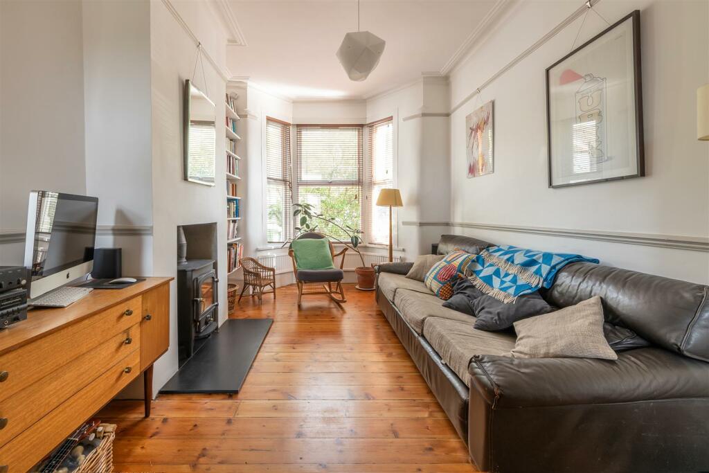 House in London, Forest Gate - More
