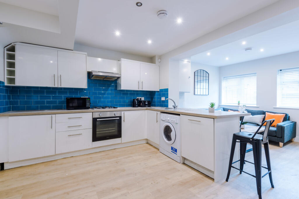 10 Holcombe Road, Manchester, M14 - More