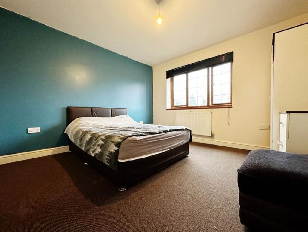 Main image of property: Room 1, Bloxwich Road North, Willenhall - WV12