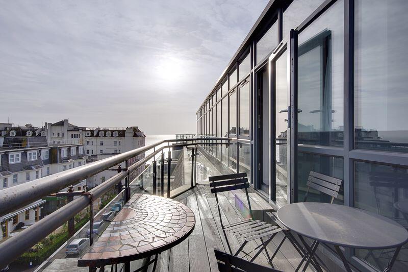 2-bed flat on Penthouse, St Michaels Road, Bournemouth, £300,000