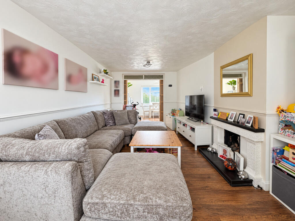 House in Southend-on-Sea, Eastwood - More